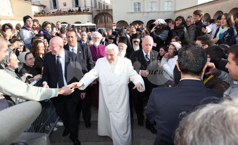 Morto Benedetto XVI, aveva 95 anni: addio al Papa emerito