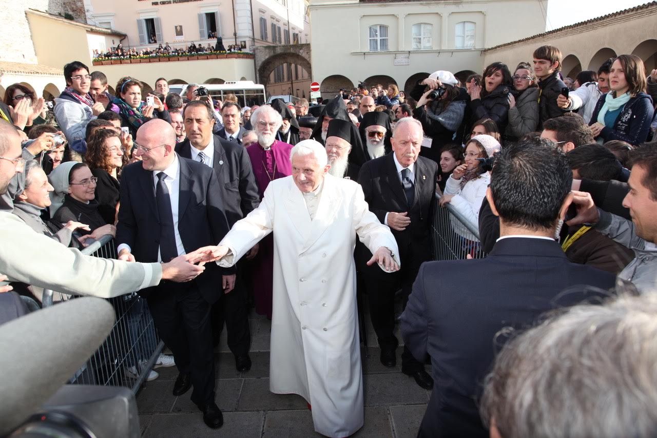 Morto Benedetto XVI, aveva 95 anni: addio al Papa emerito