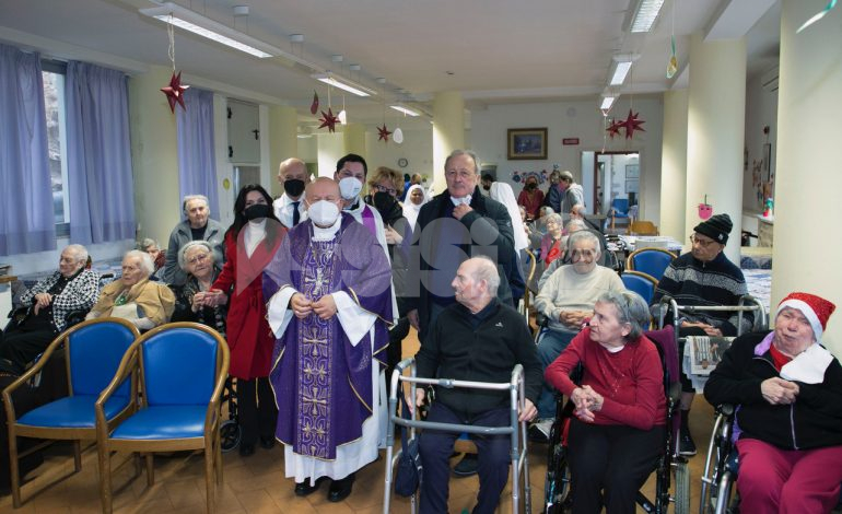 Monsignor Sorrentino, gli auguri alle diocesi: “Sia un Natale di bontà” (foto+video)