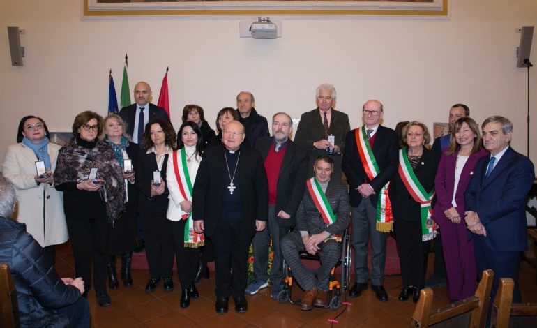 Giorno della Memoria 2023, ad Assisi la Prefettura consegna 5 medaglie d’onore (foto+video)