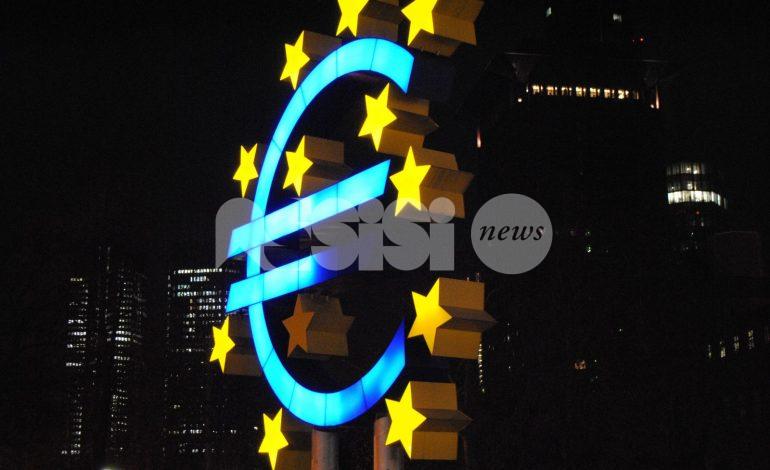 Soldi per consulenze su finanziamenti europei inesistenti: sequestrati 180.000 euro