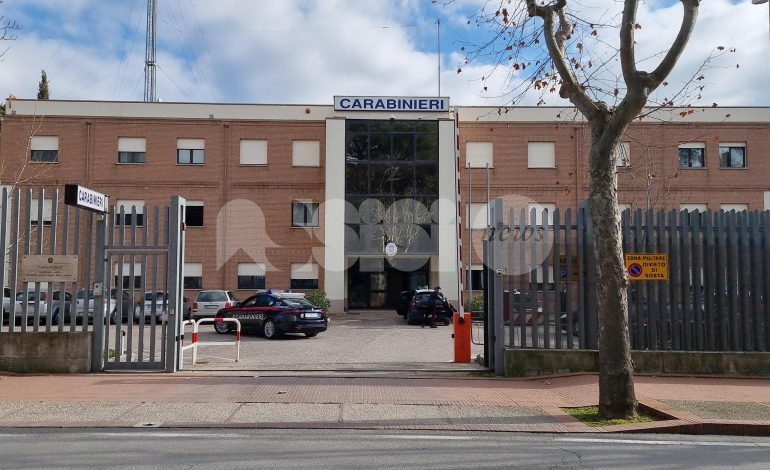 Tenta di investire un carabiniere al posto di blocco: arrestato 38enne