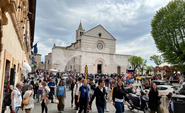 Turista colpito da malore ad Assisi: 74enne salvato dal 118