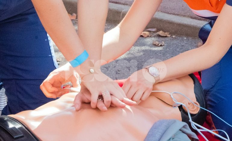 Mezz’ora di massaggio cardiaco: così l’assisano Filippo Vissani ha salvato una 40enne