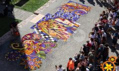 Infiorate di Spello 2023, nel weekend torna la magia dei tappeti floreali: il programma